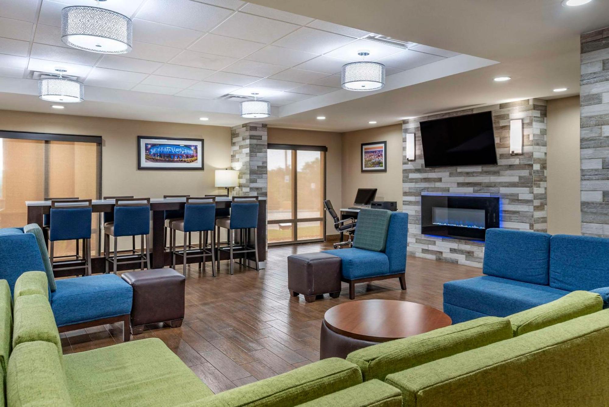 Comfort Inn Birmingham Homewood Exterior photo